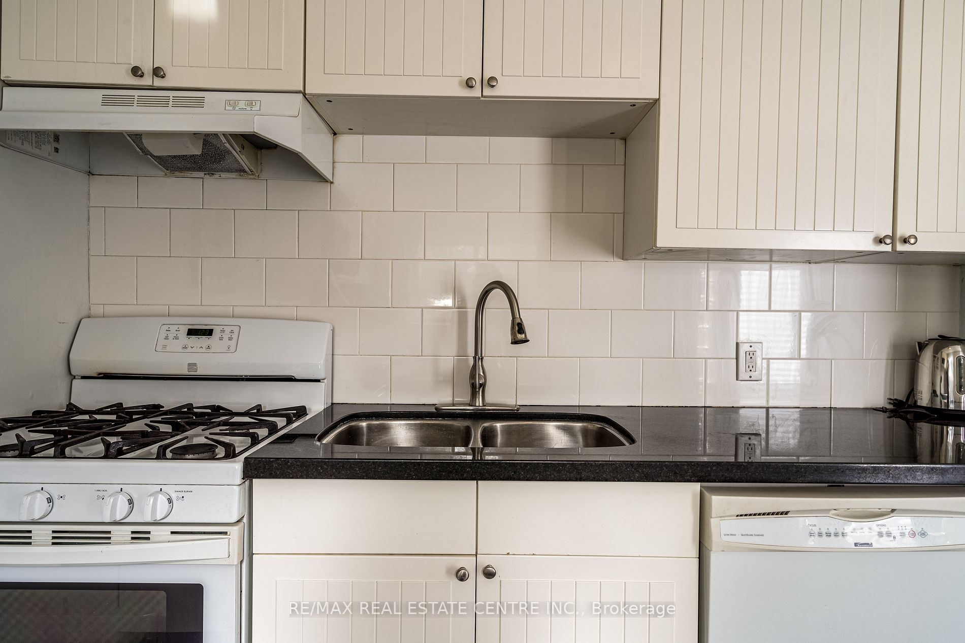 106 Dunsmure Rd Property Photo 9