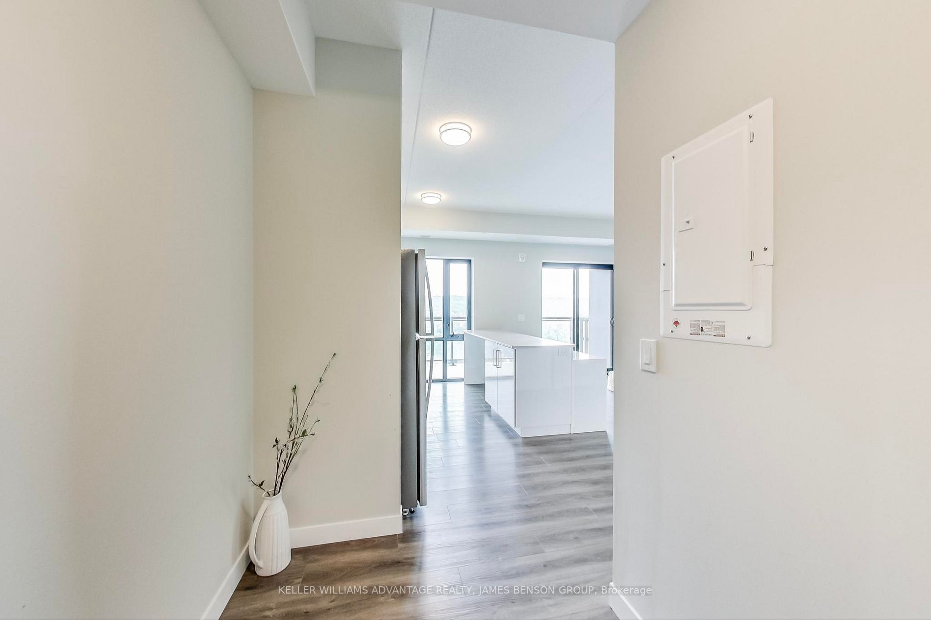 15 Queen St S 2 Property Photo 4
