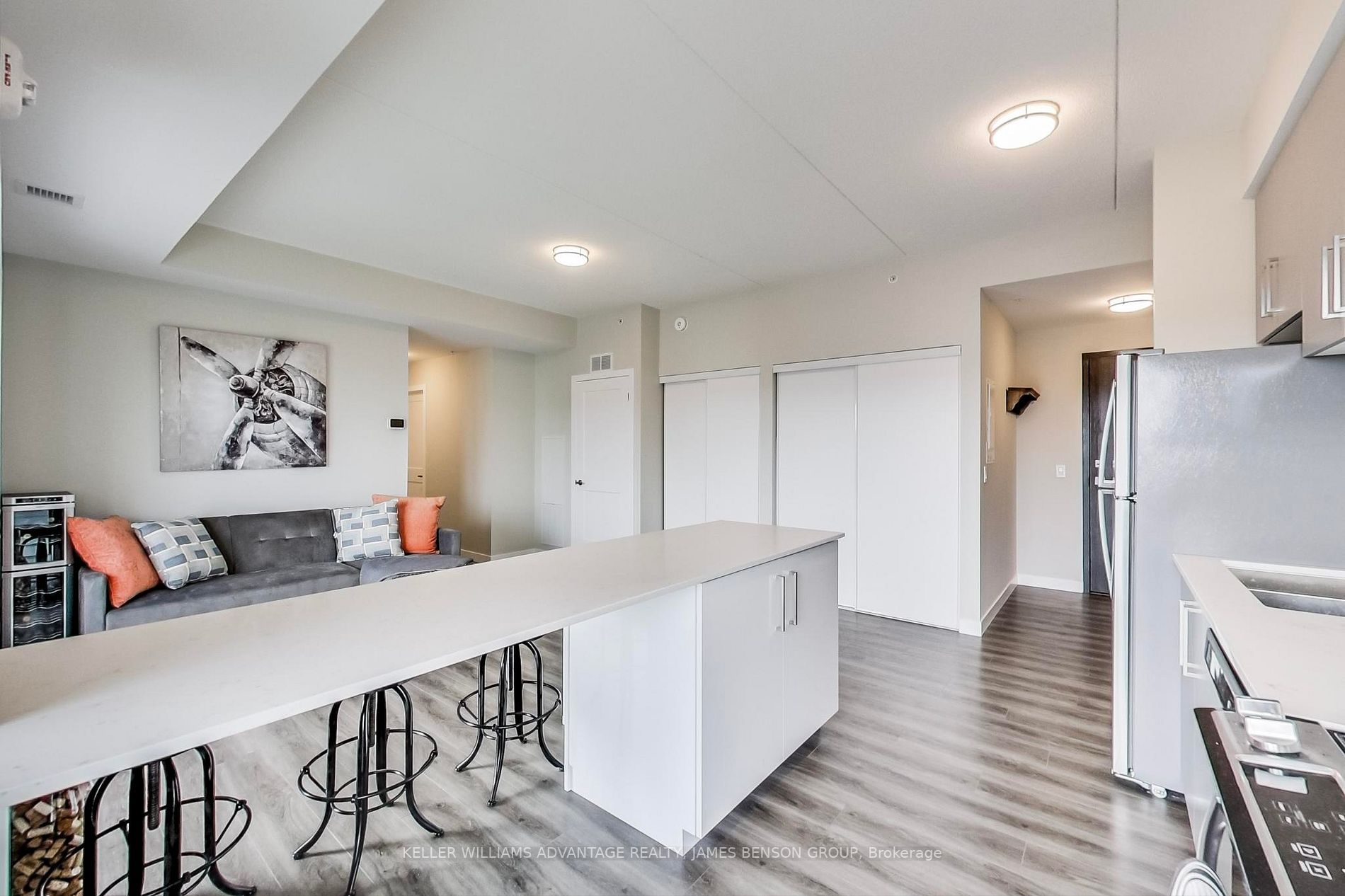 15 Queen St S 2 Property Photo 10