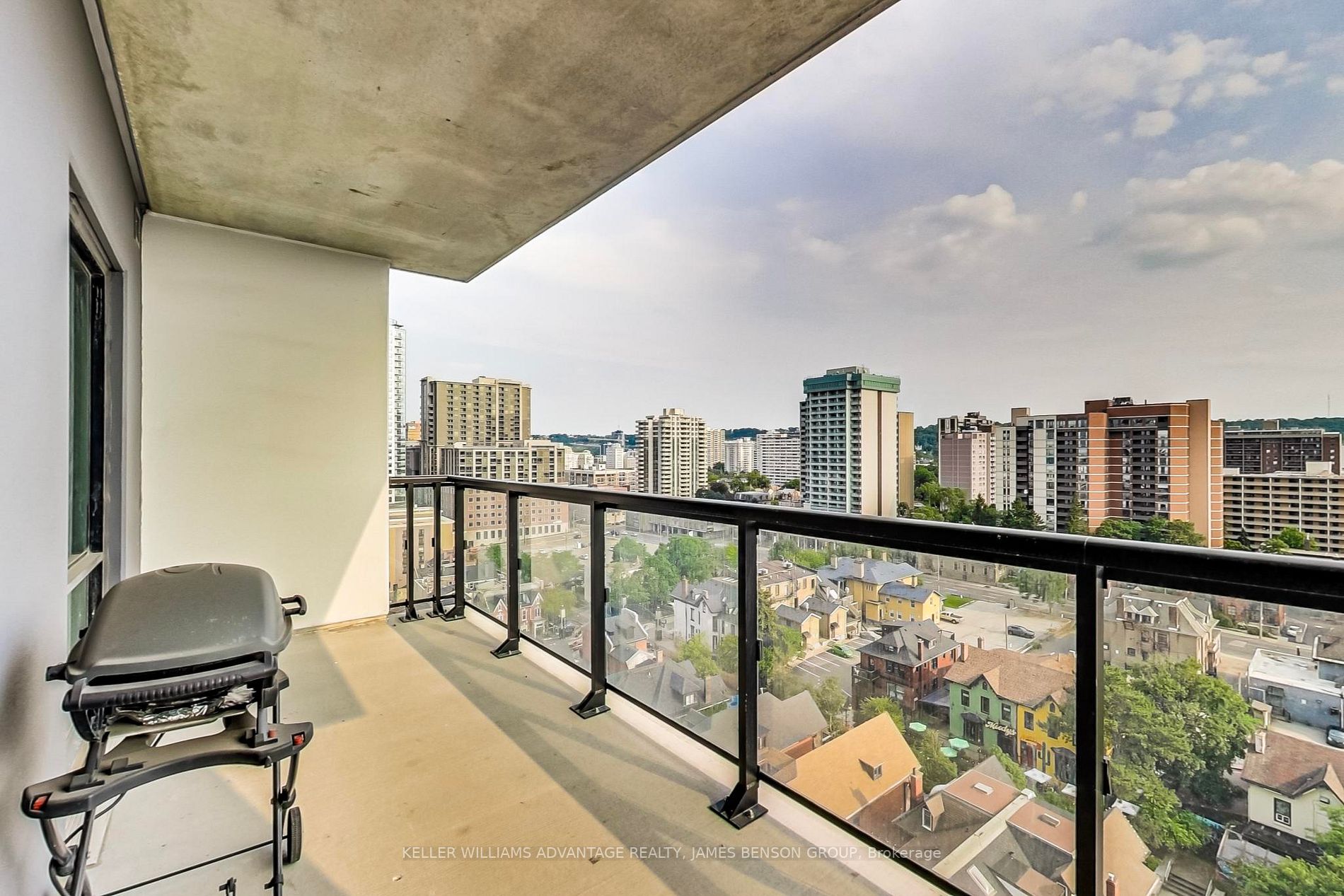 15 Queen St S 2 Property Photo 18