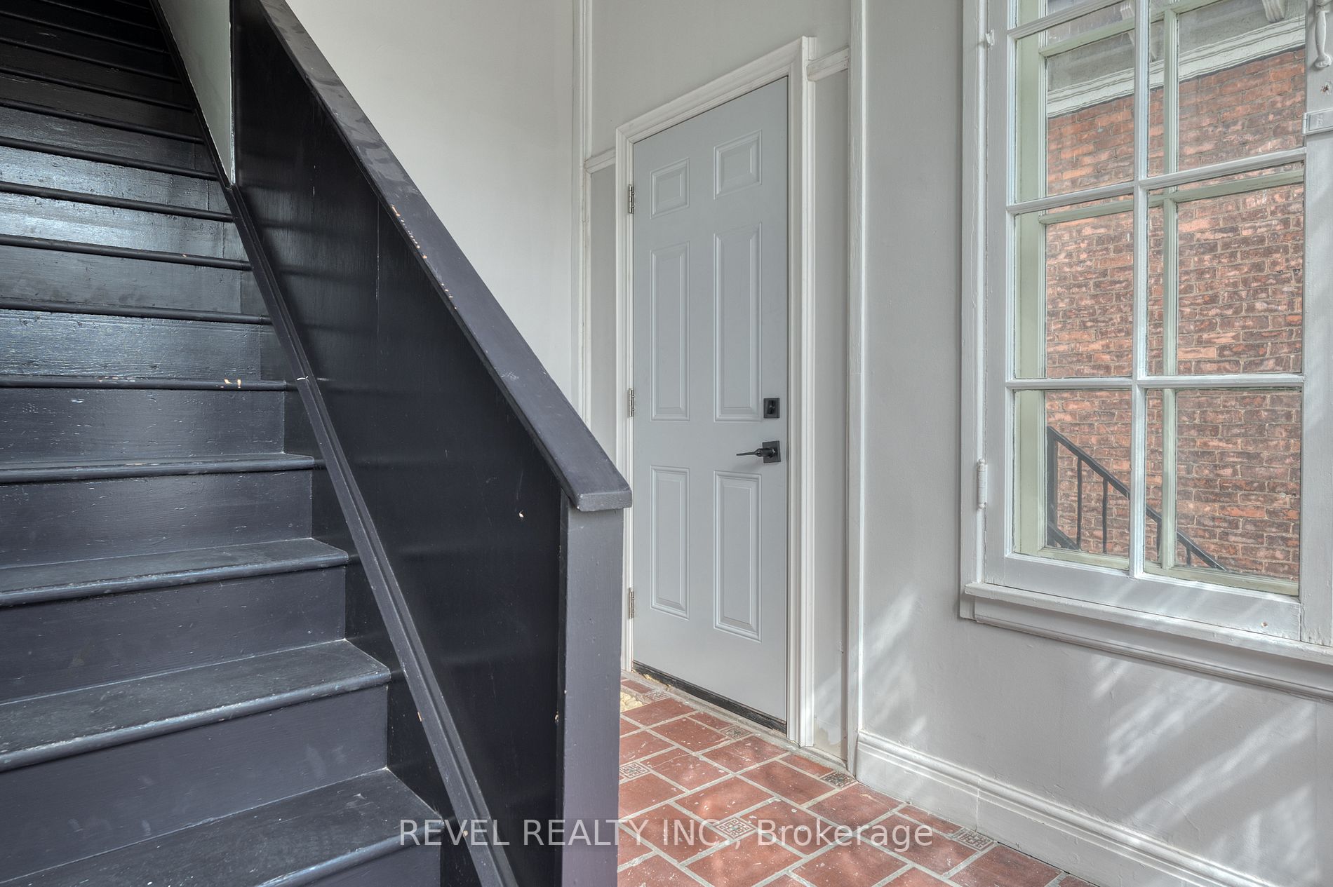 56 Charlton Ave W Property Photo 5