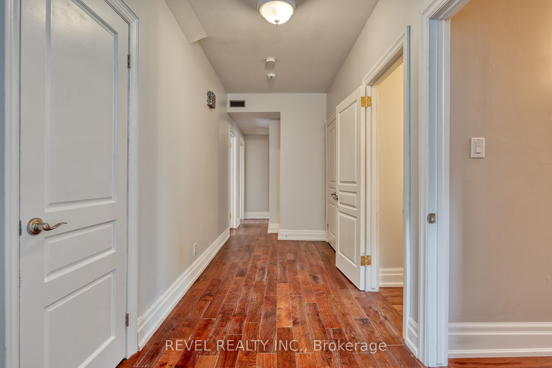 56 Charlton Ave W Property Photo 6