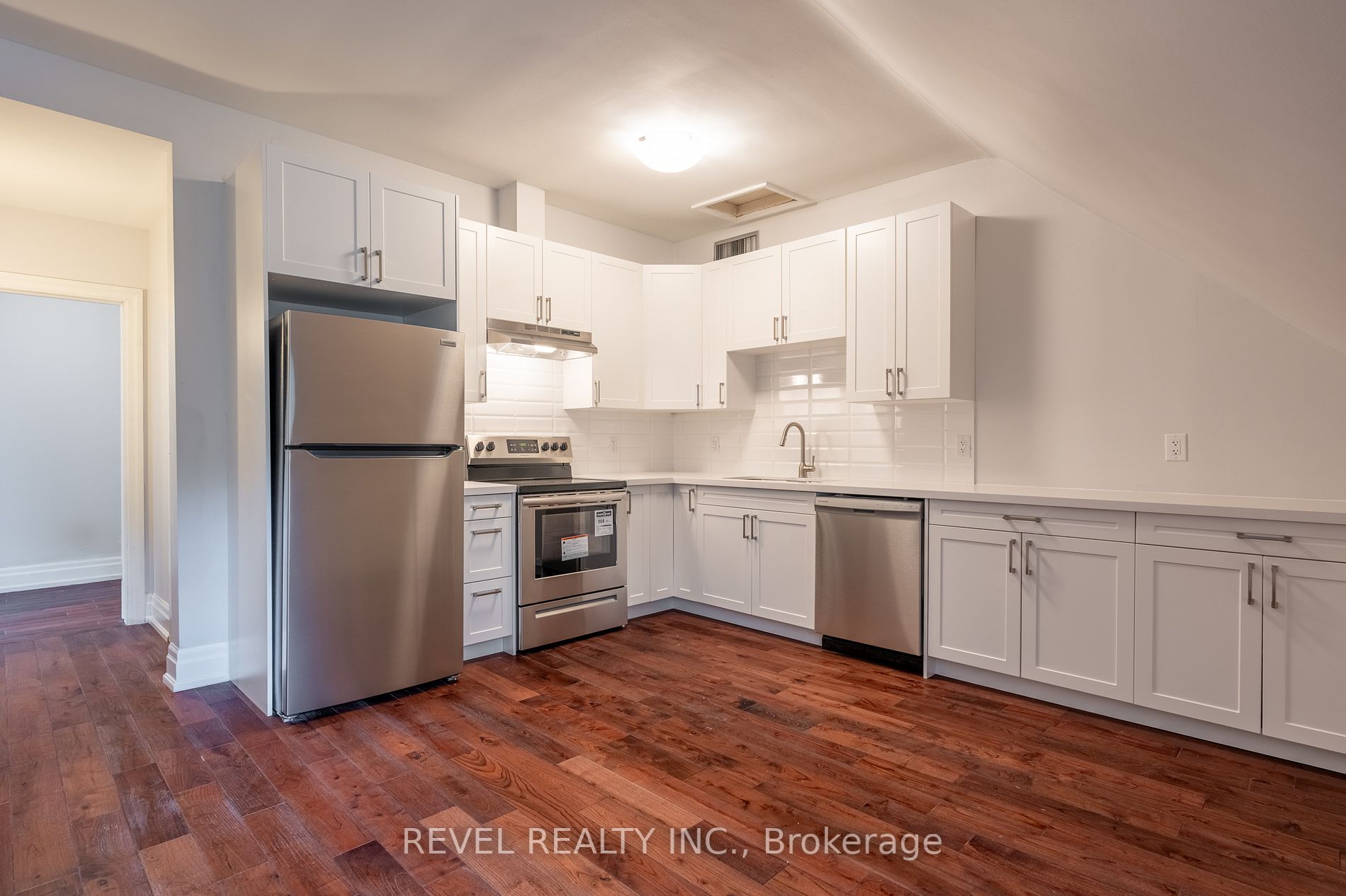 56 Charlton Ave W Property Photo 7