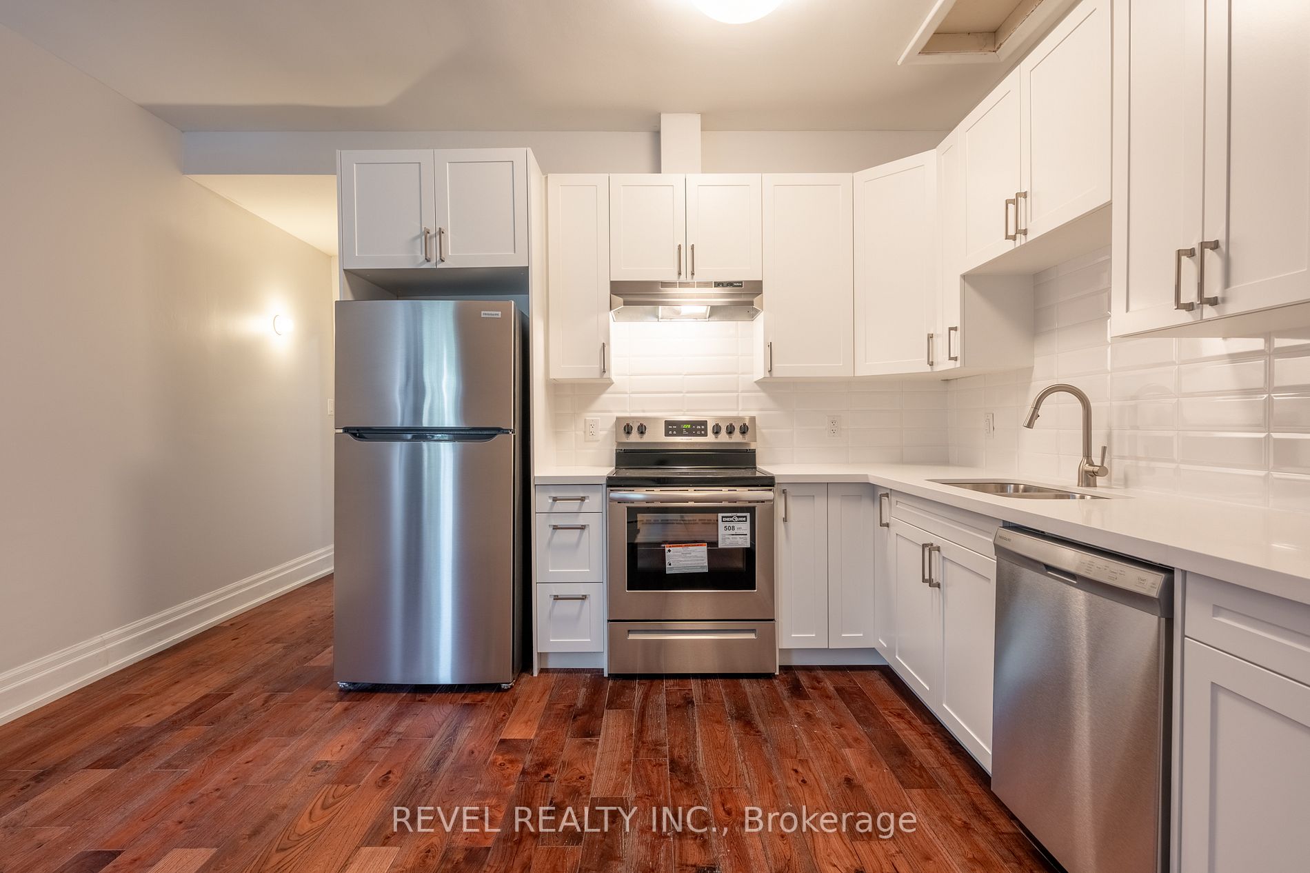 56 Charlton Ave W Property Photo 9