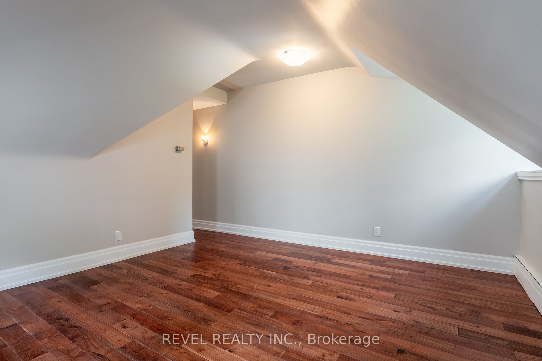 56 Charlton Ave W Property Photo 15