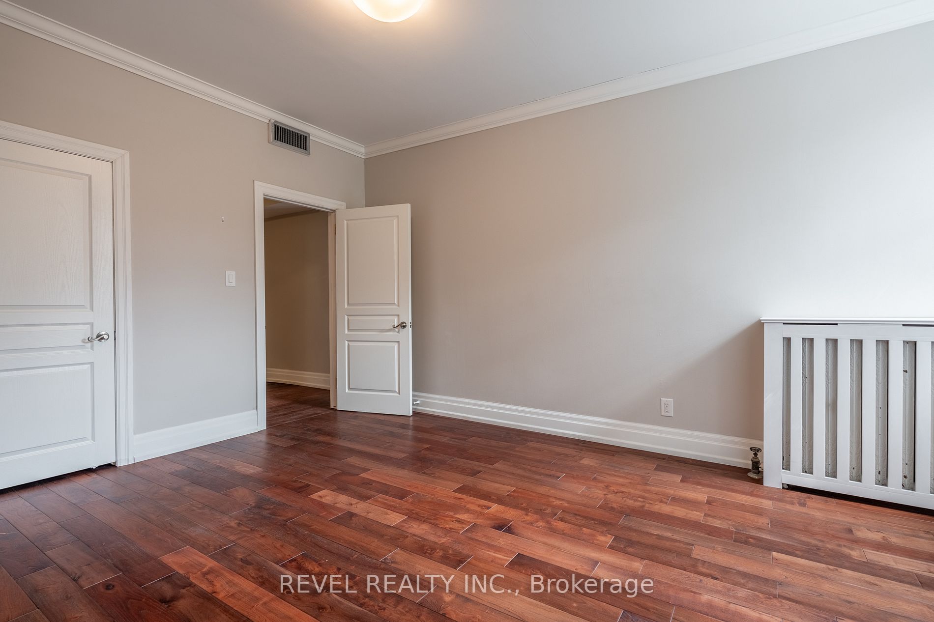 56 Charlton Ave W Property Photo 17
