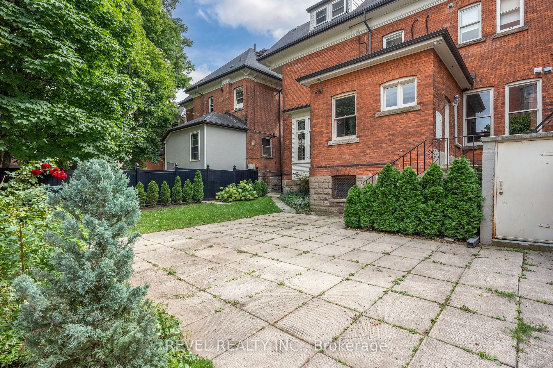 56 Charlton Ave W Property Photo 26