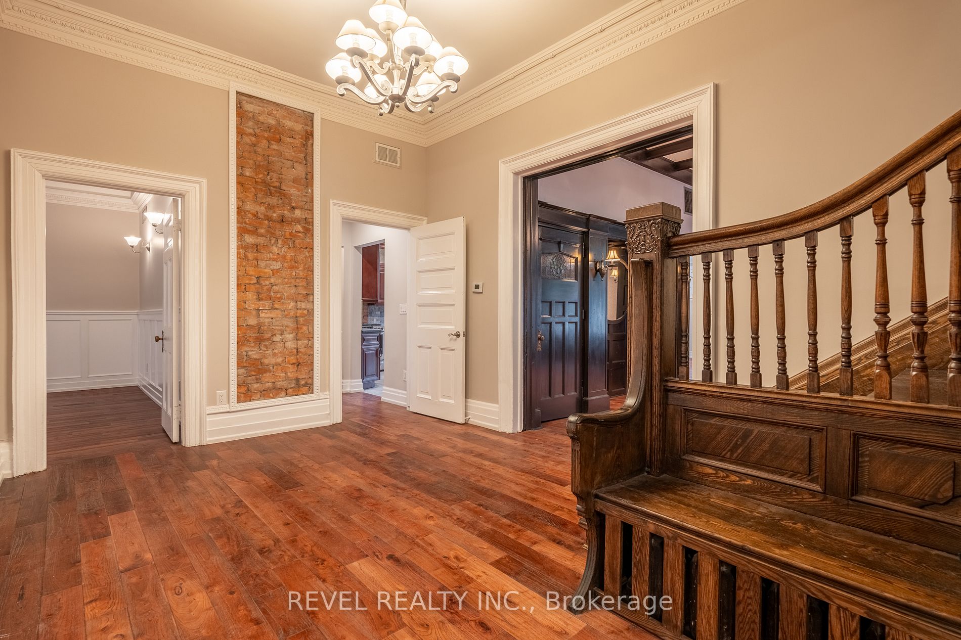 56 Charlton Ave W Property Photo 6