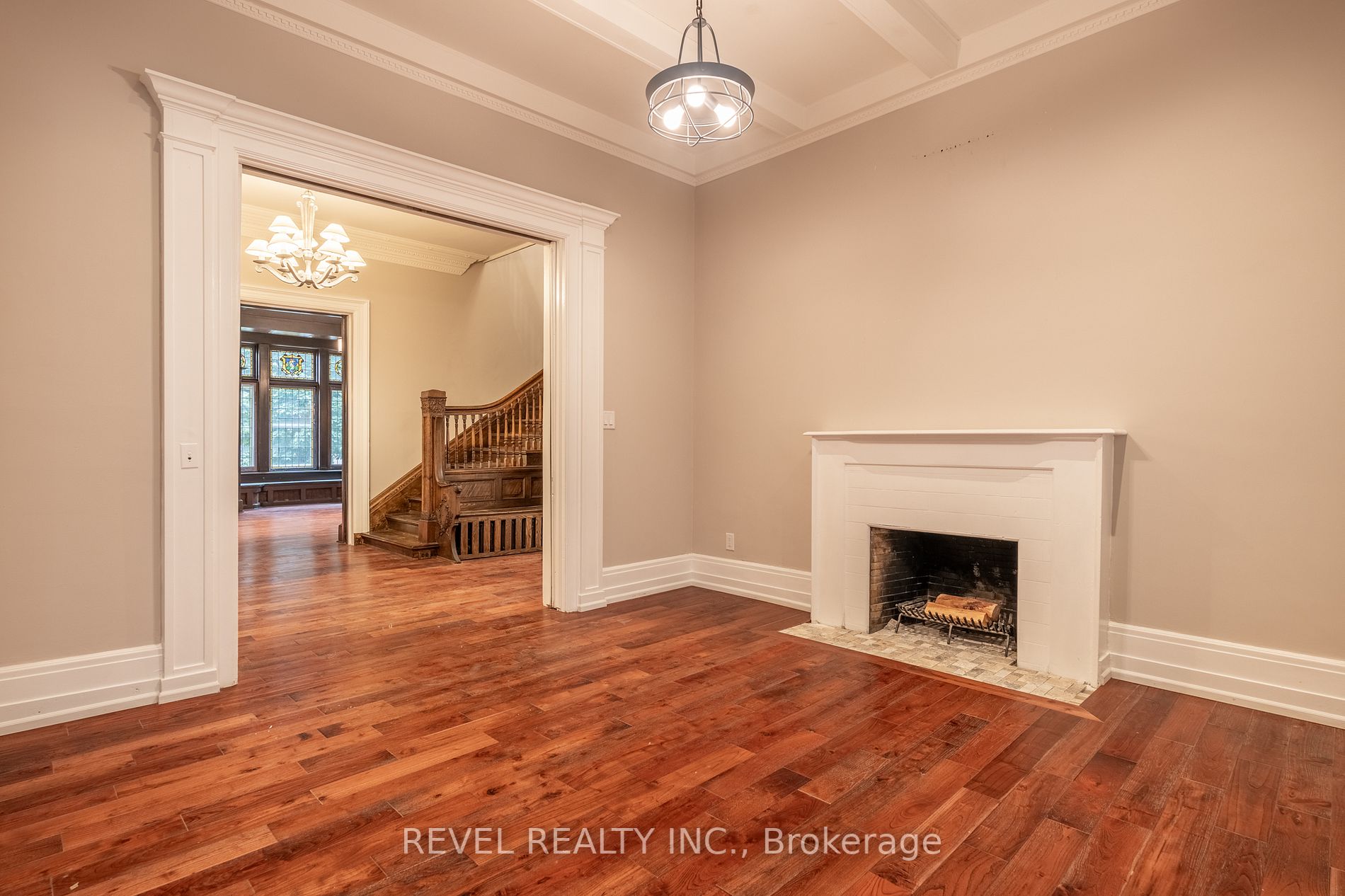 56 Charlton Ave W Property Photo 8