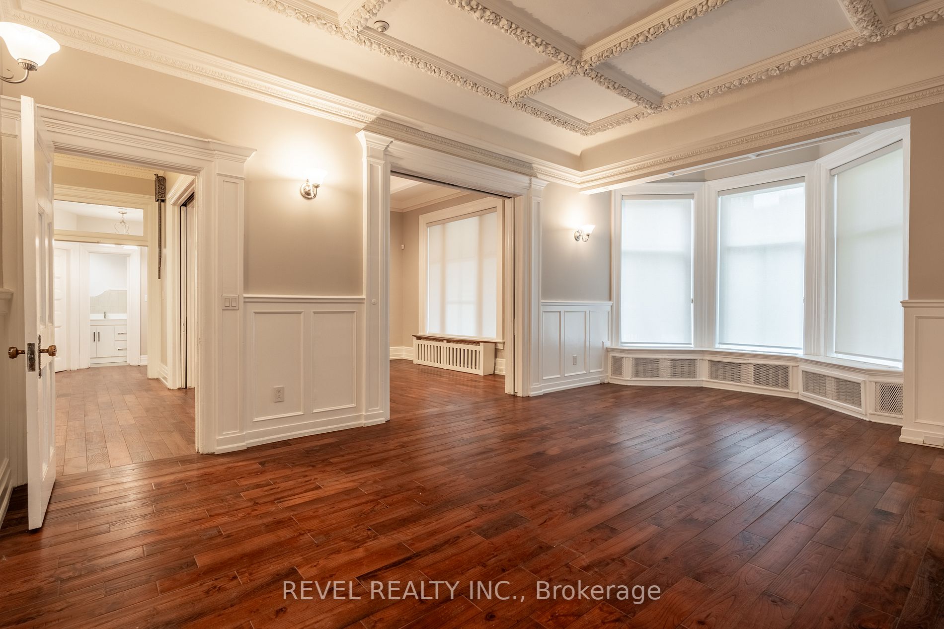 56 Charlton Ave W Property Photo 11