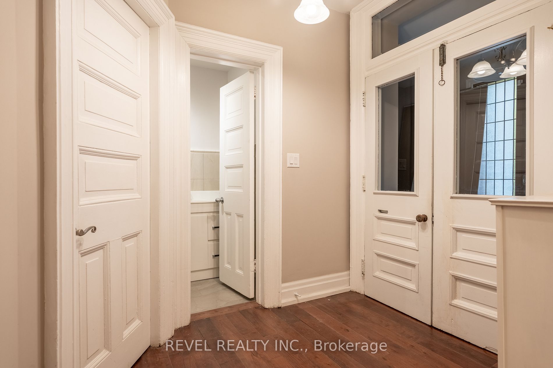 56 Charlton Ave W Property Photo 12