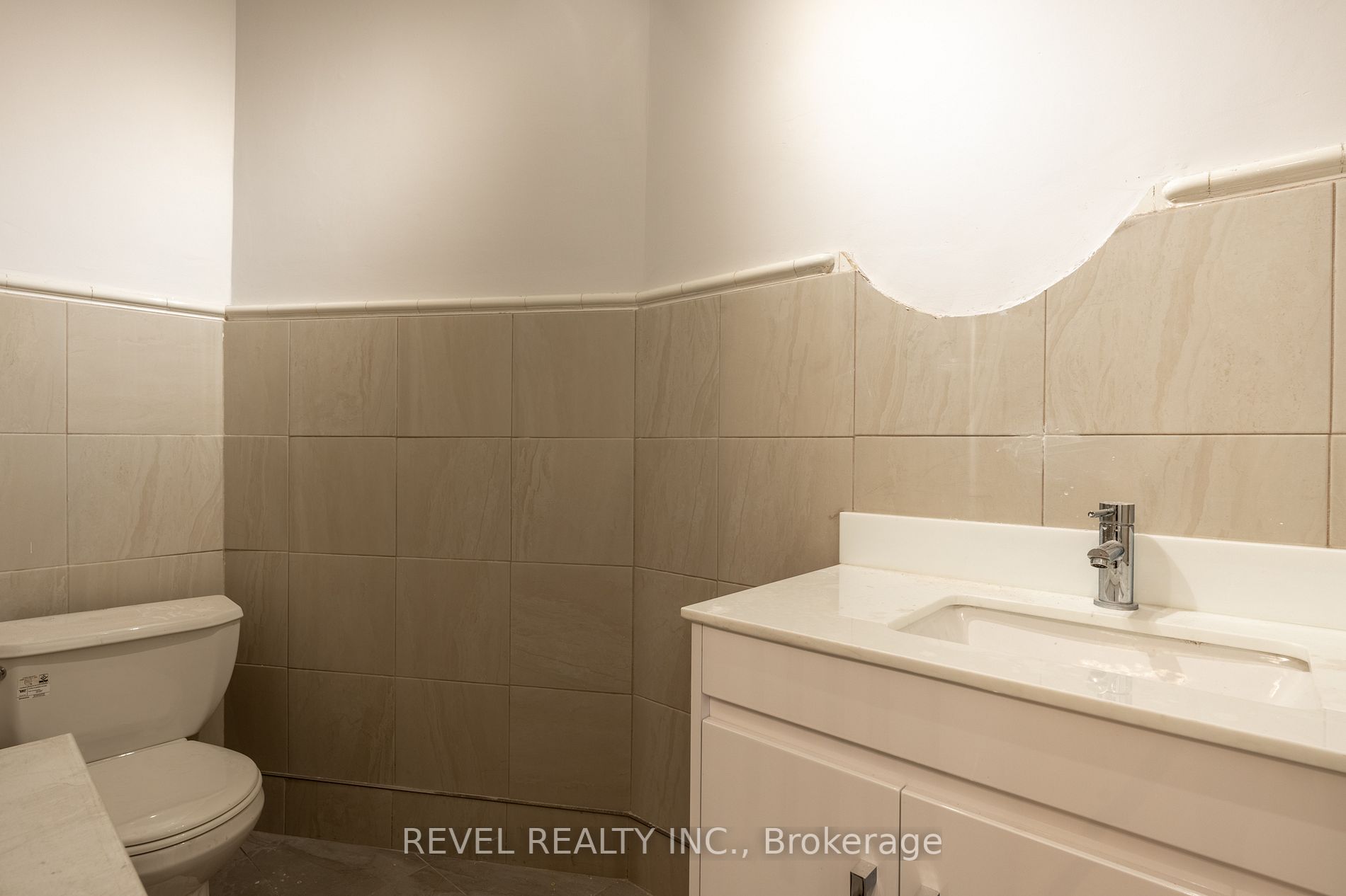 56 Charlton Ave W Property Photo 13