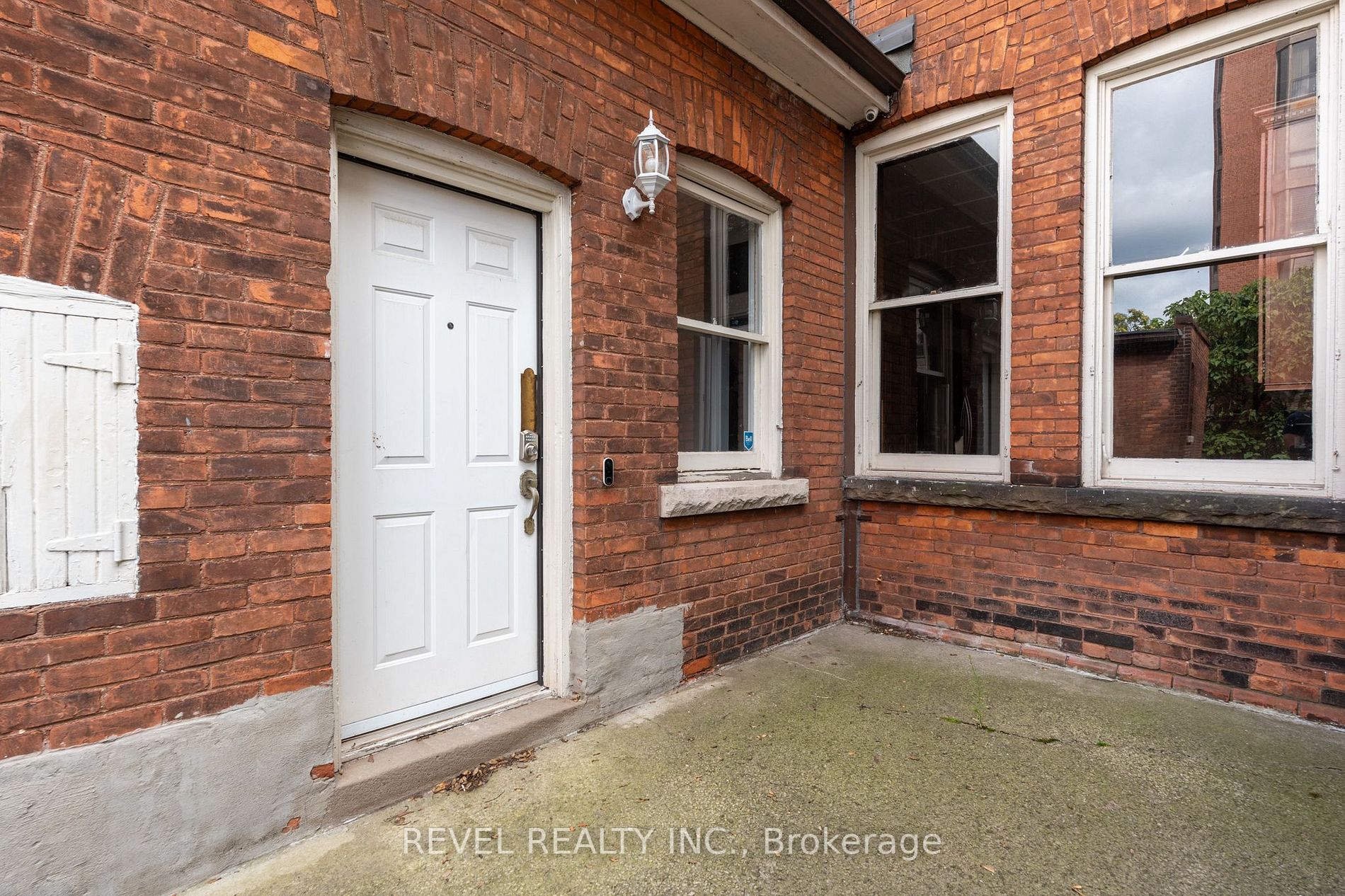 56 Charlton Ave W Property Photo 24