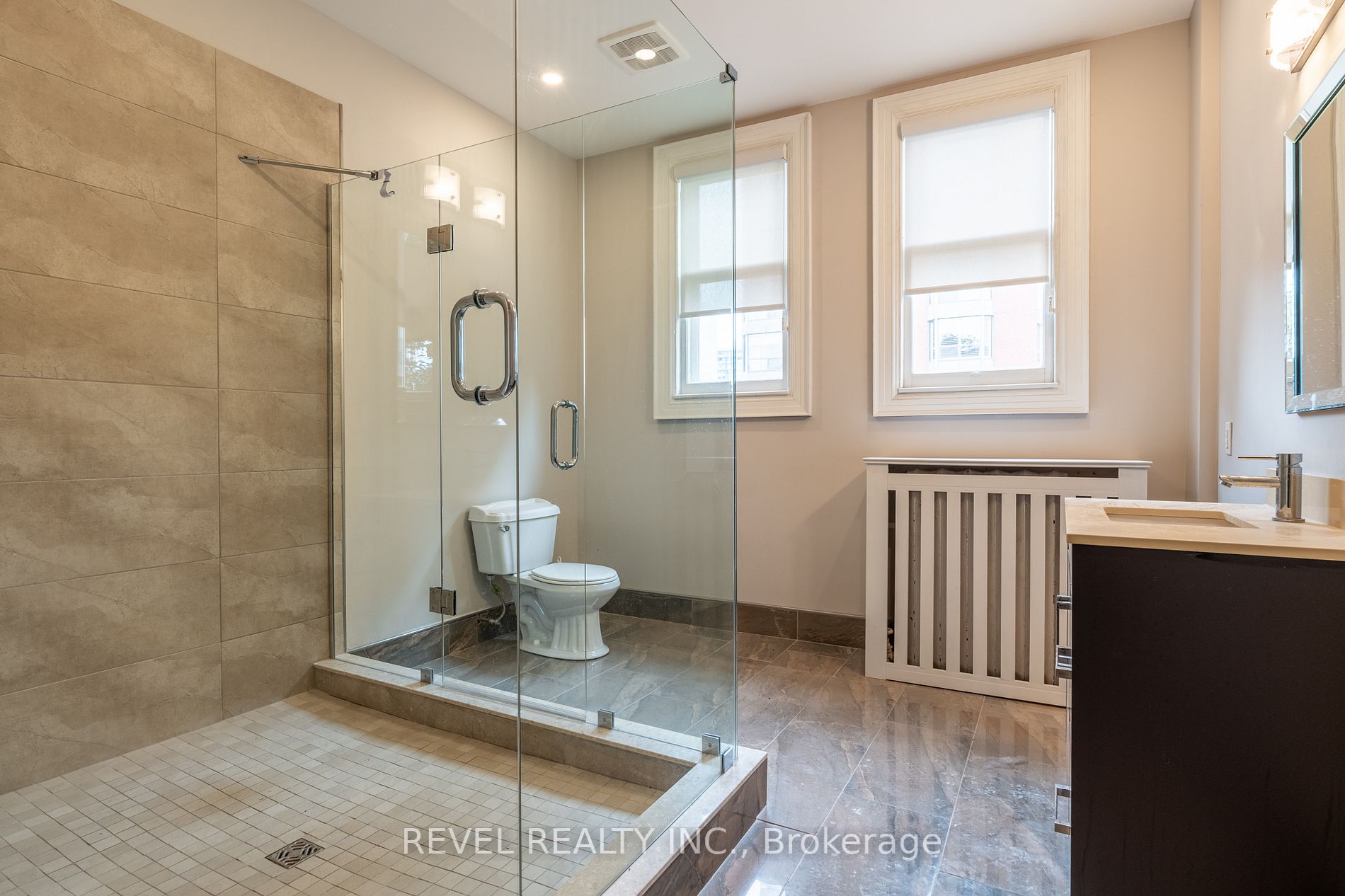 56 Charlton Ave W Property Photo 38