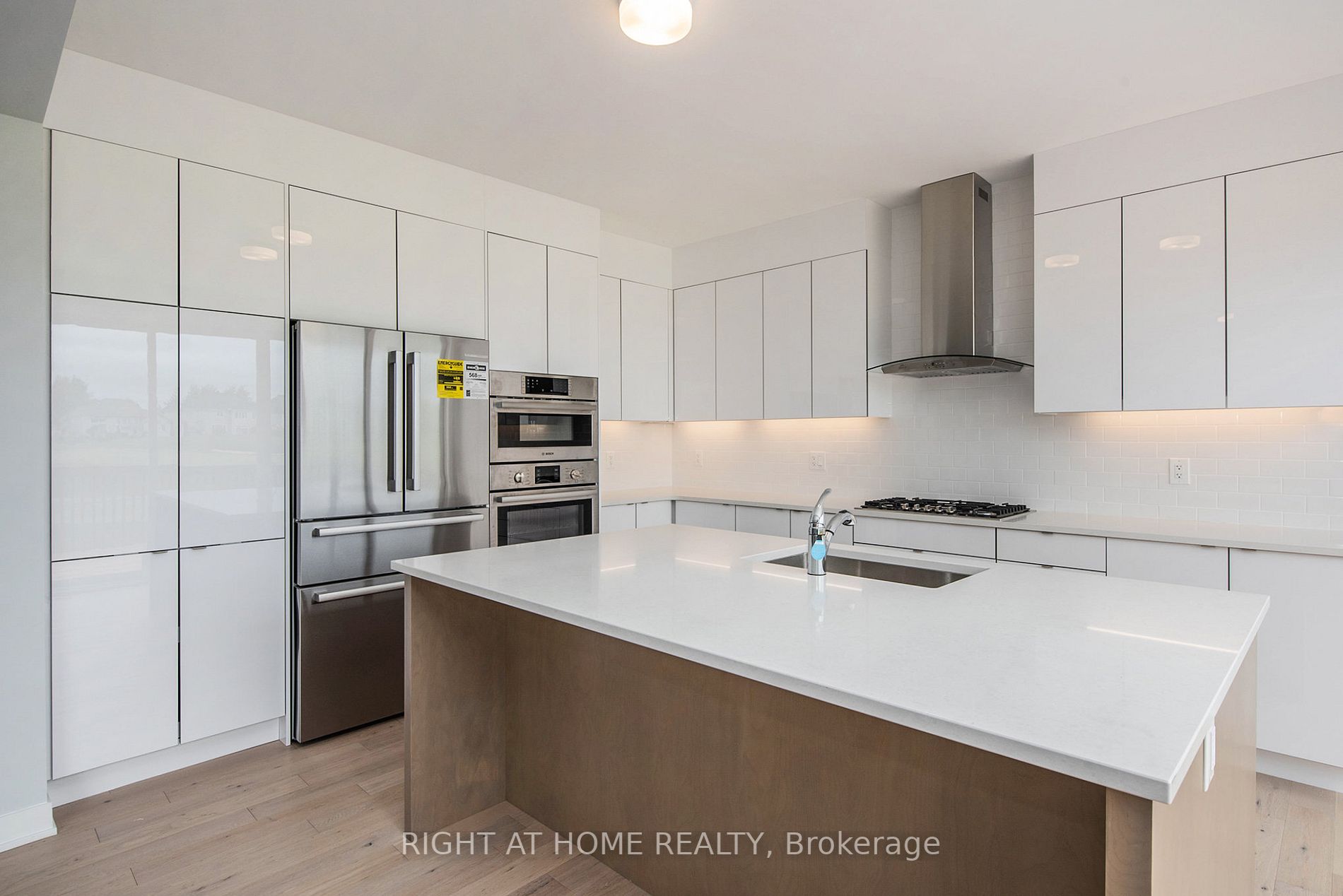 715 Fenwick Way Property Photo 11