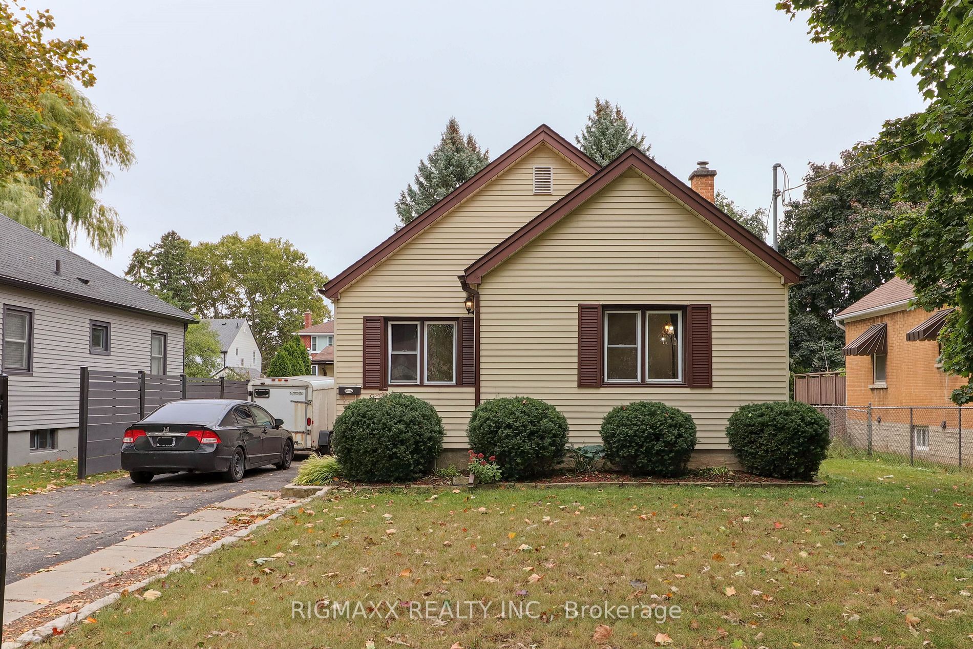 563 Ephraim St Property Photo 1