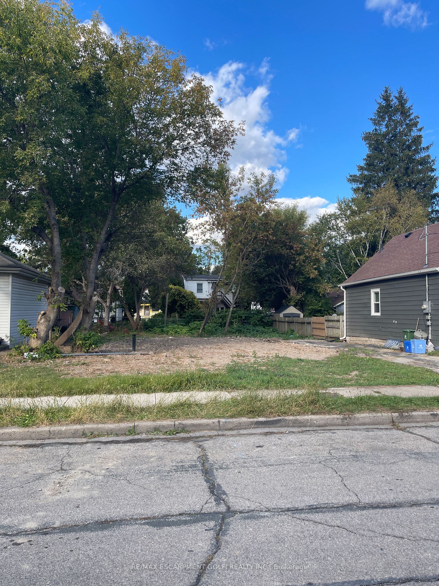 144 Royal Ave Property Photo 2