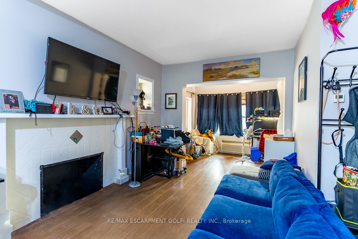 947 Main St E Property Photo 13