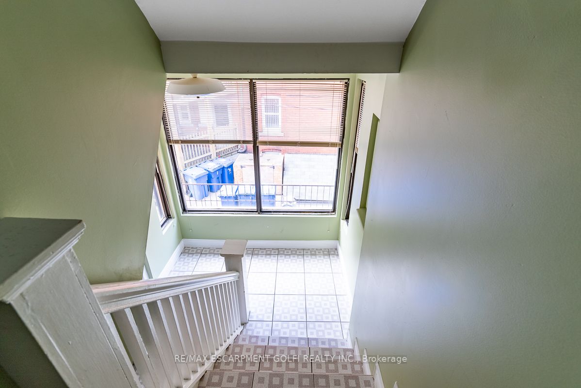 947 Main St E Property Photo 18