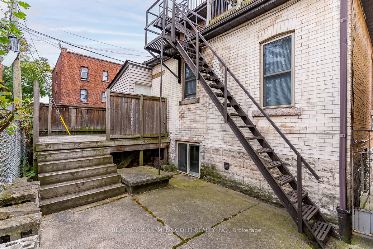 947 Main St E Property Photo 35