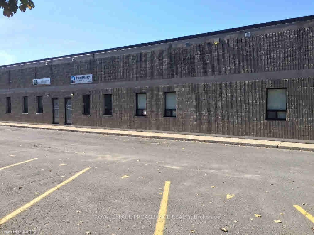 83 Terry Fox Dr Property Photo