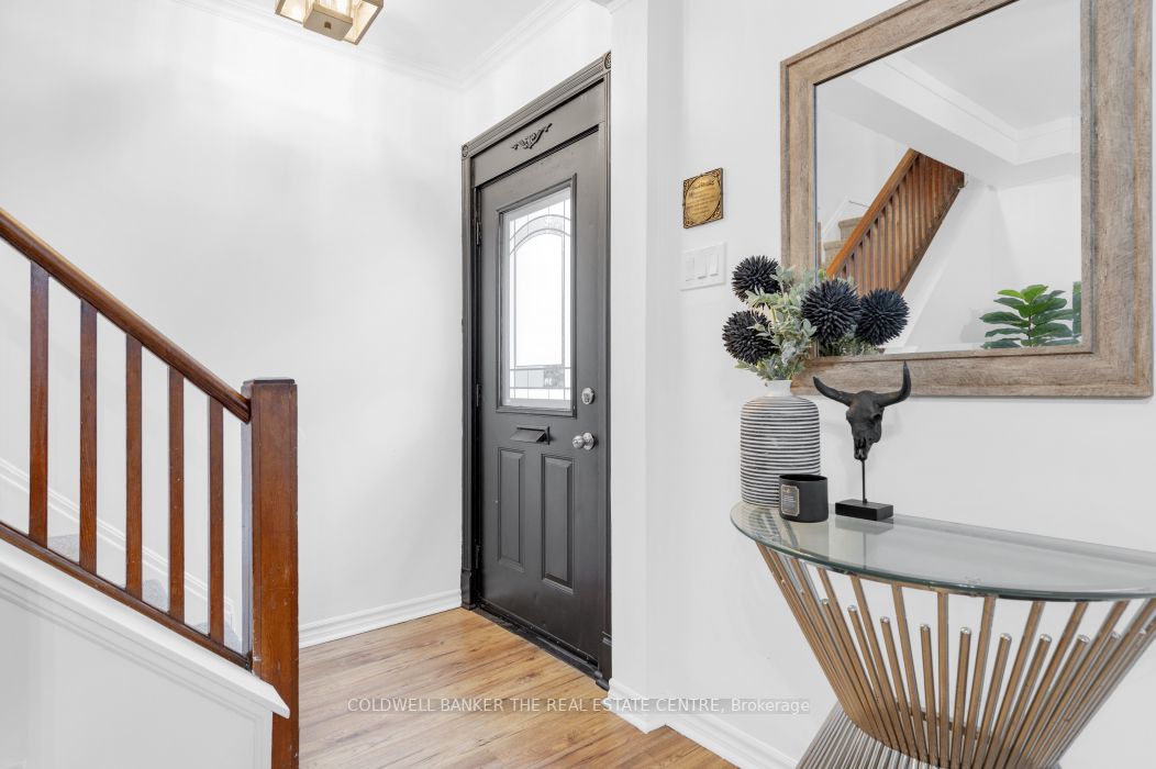 110 Lorne Ave Property Photo 2