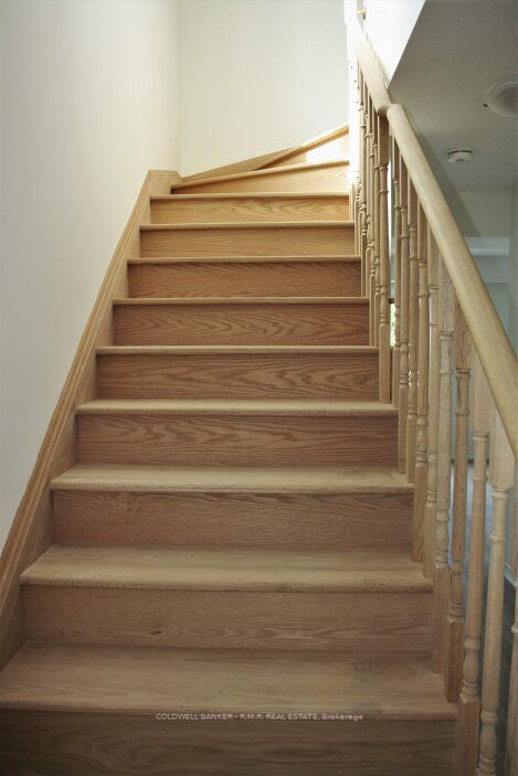 6 Hillcroft Way Property Photo 8