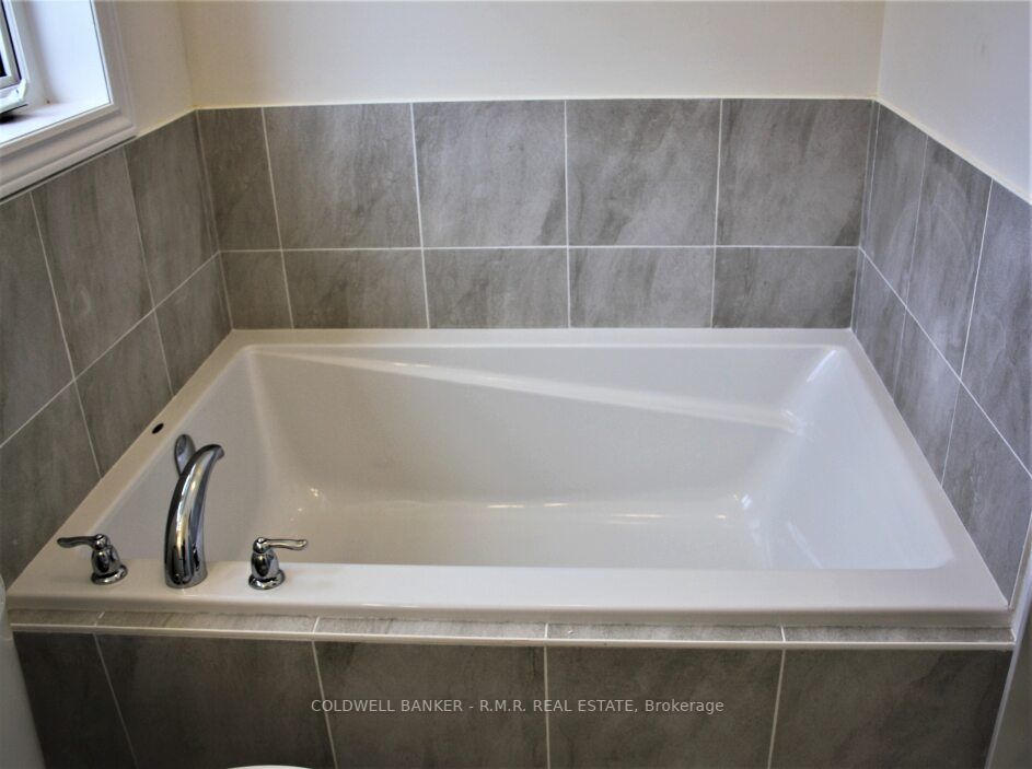 6 Hillcroft Way Property Photo 10