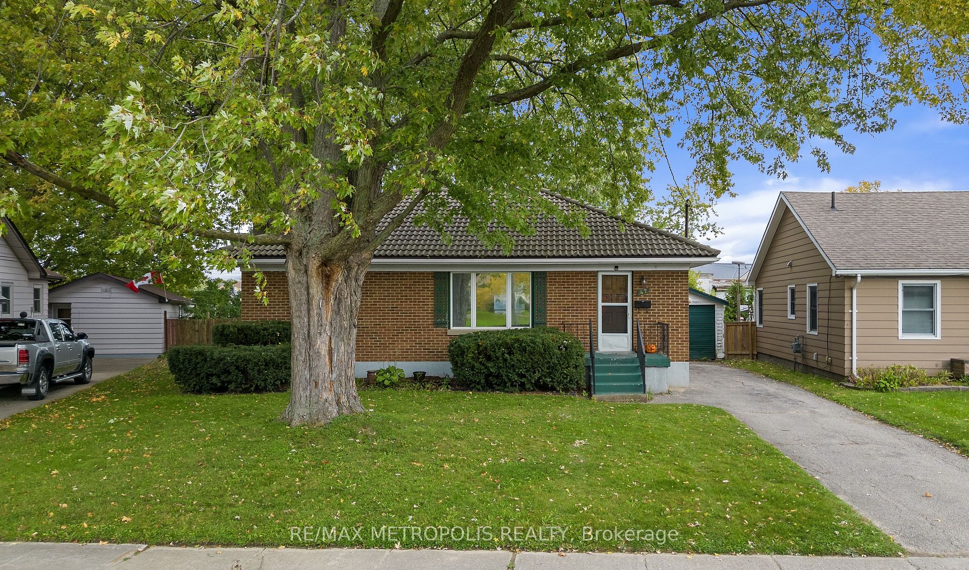 42 Warwick Dr Property Photo 1