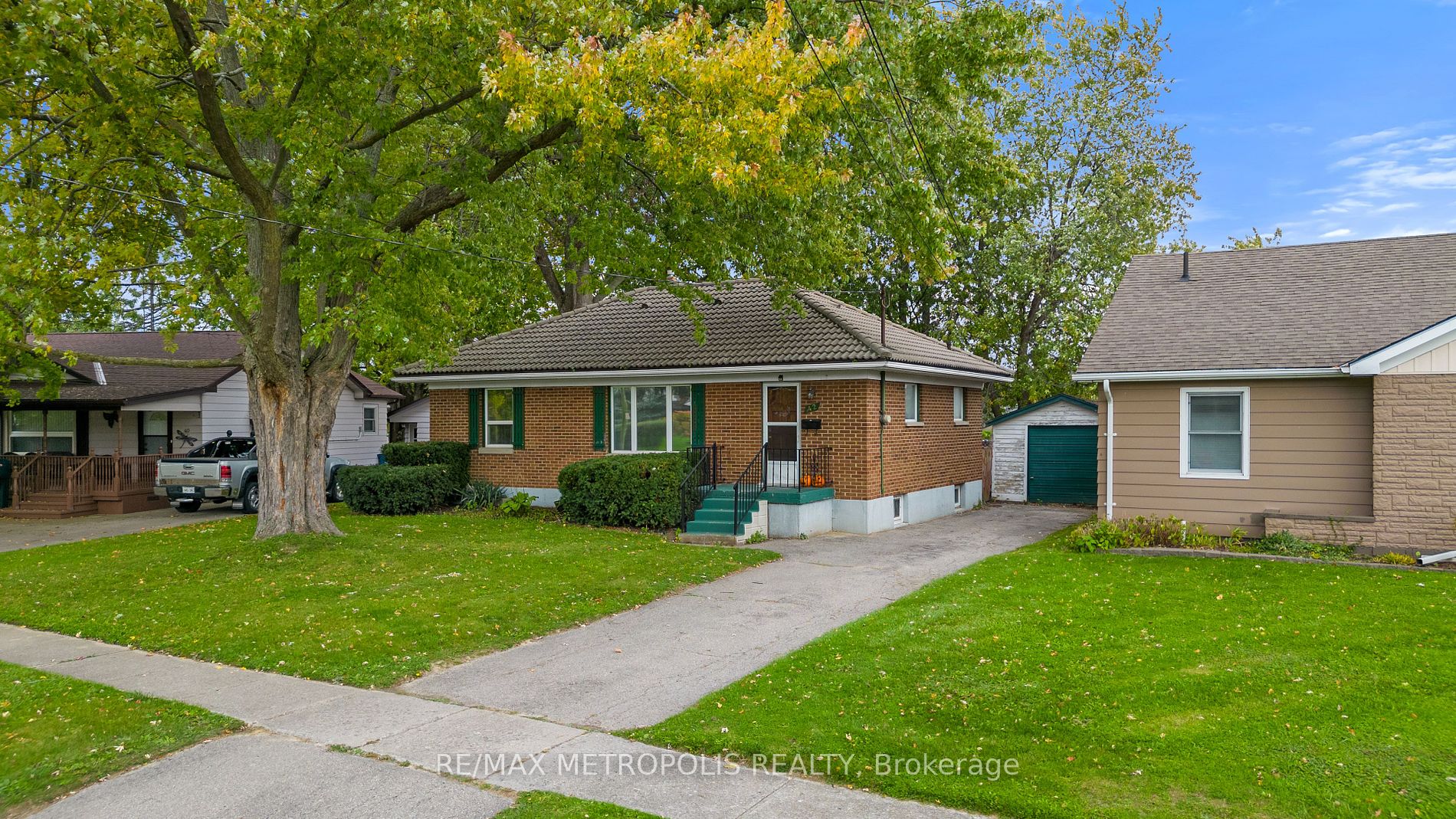 42 Warwick Dr Property Photo 2