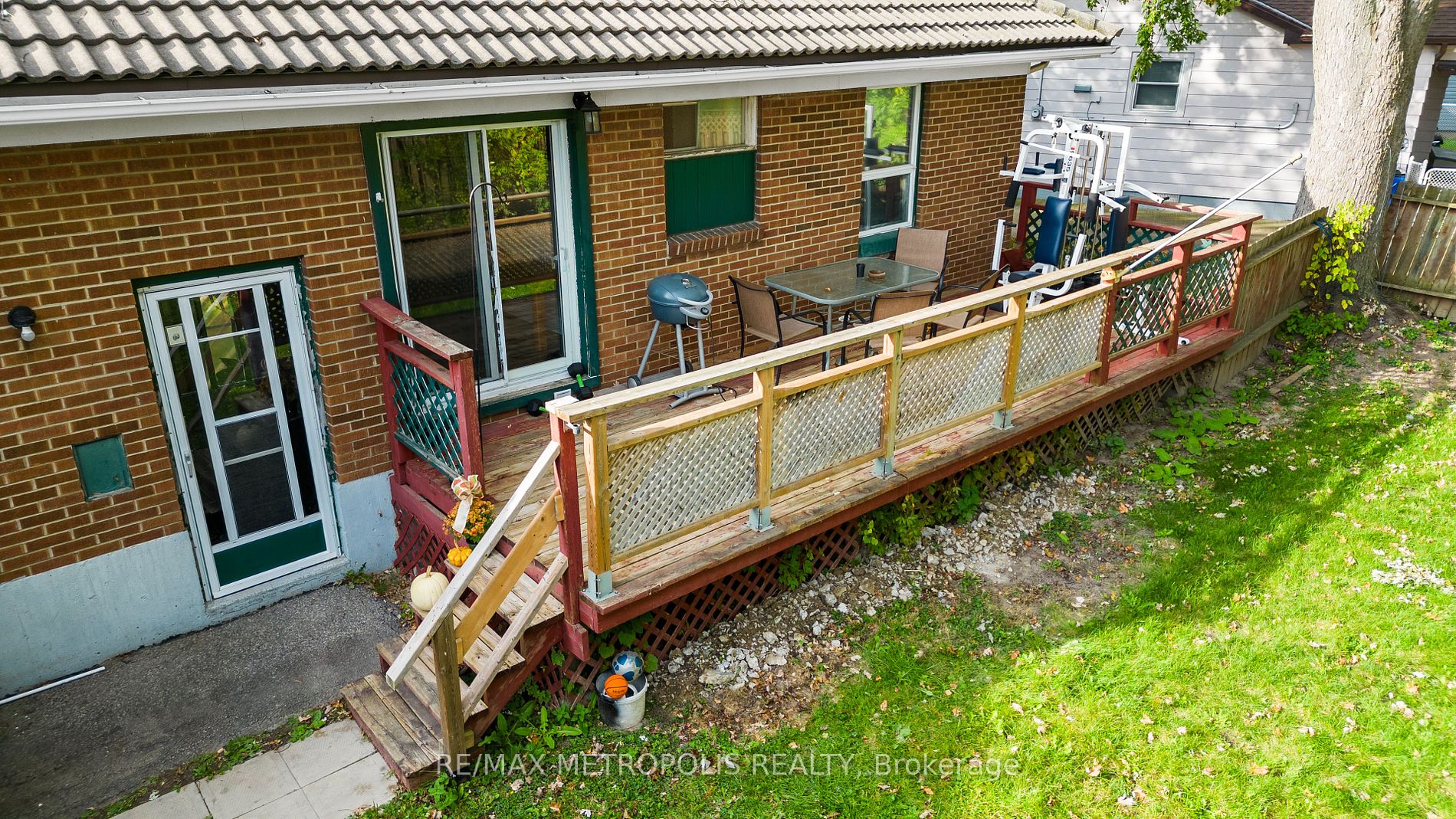 42 Warwick Dr Property Photo 32