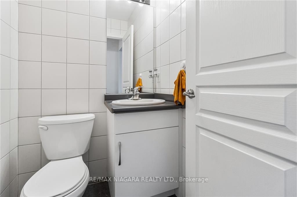 6381 Shapton Cres Property Photo 10