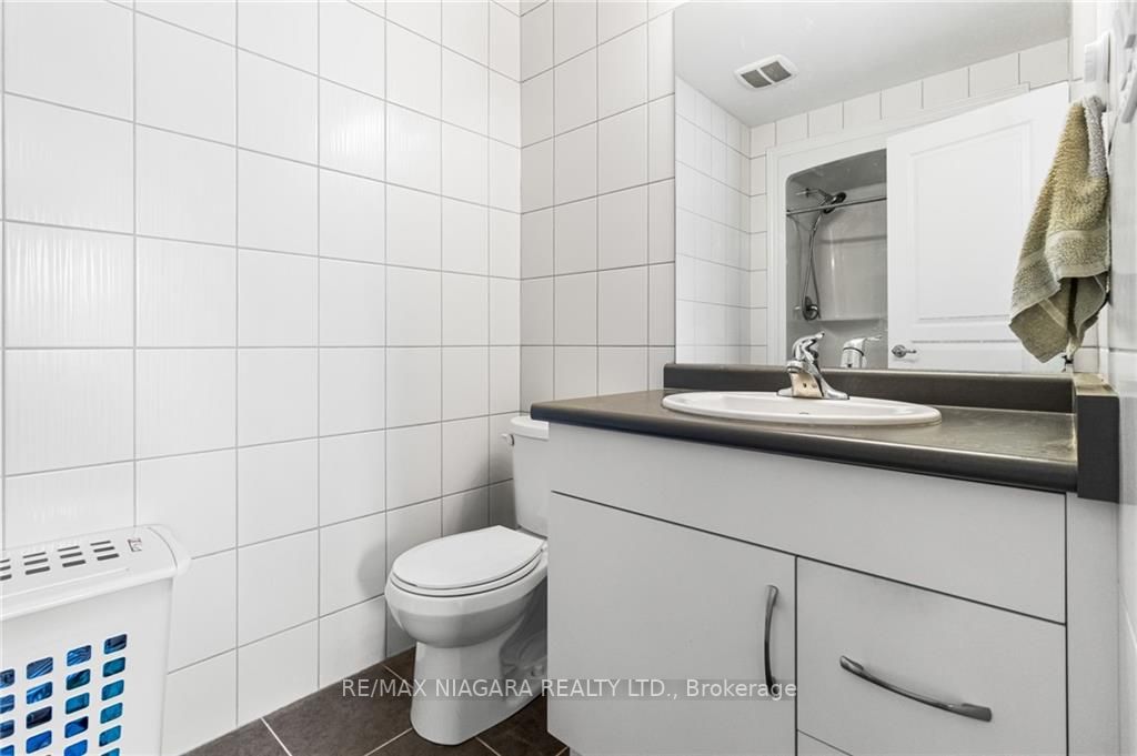 6381 Shapton Cres Property Photo 15