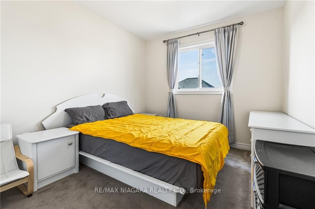 6381 Shapton Cres Property Photo 17