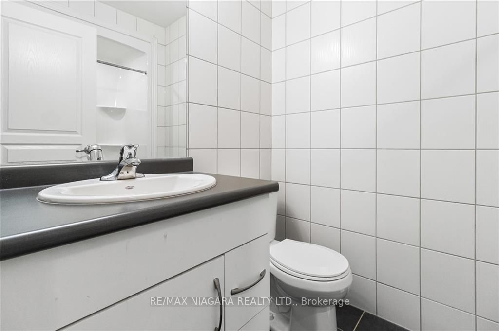 6381 Shapton Cres Property Photo 18