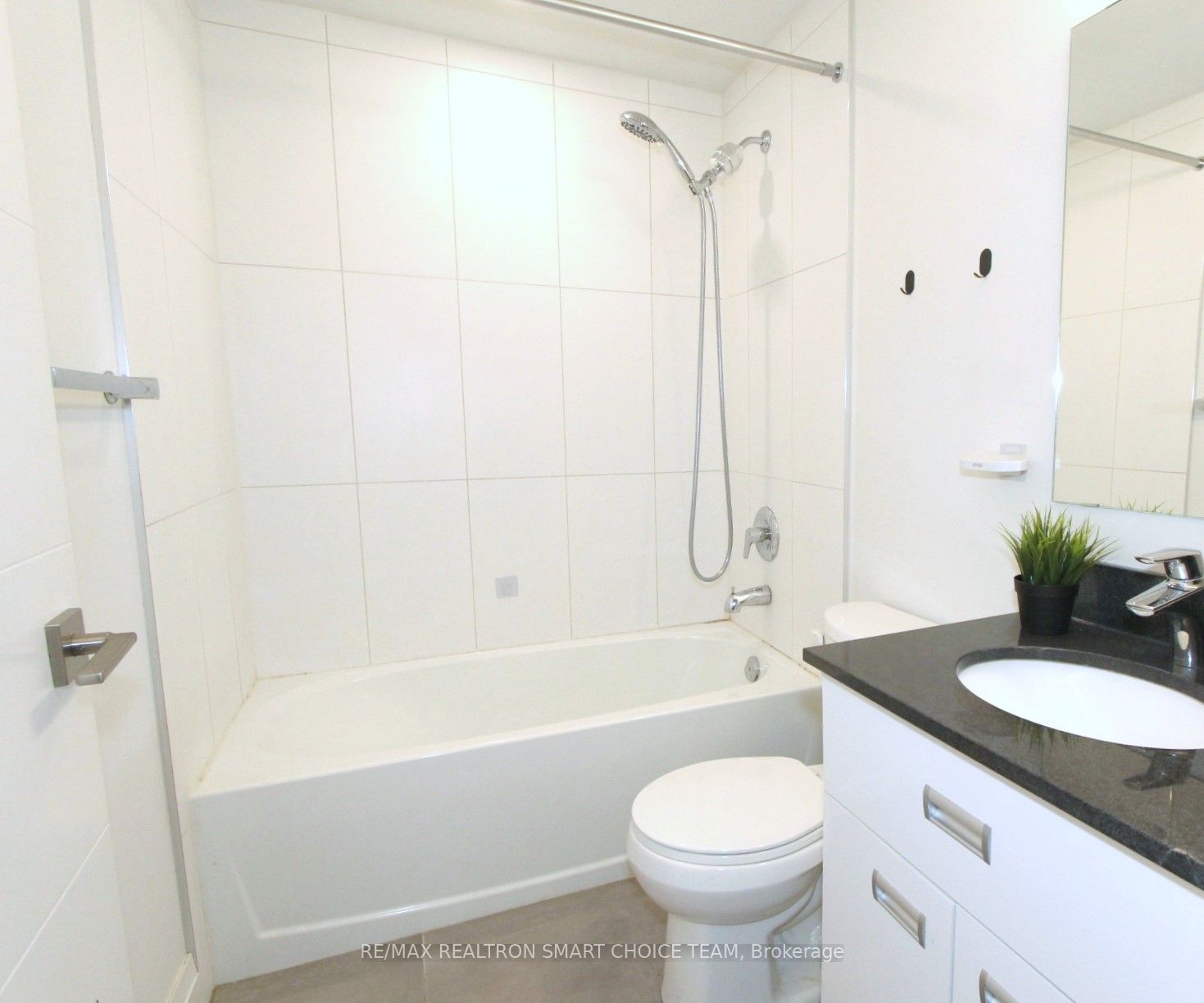 652 Princess St 23 Property Photo 15