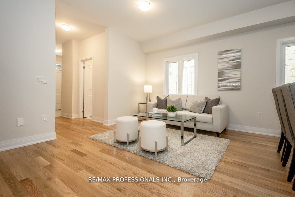 465 Adelaide St Property Photo 3