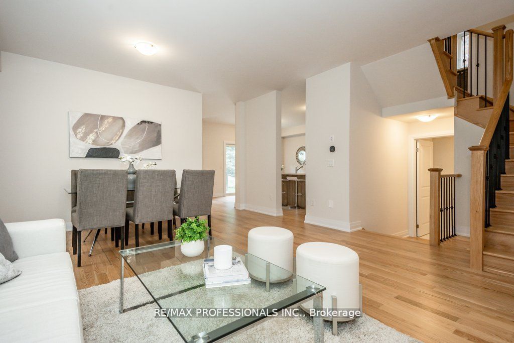 465 Adelaide St Property Photo 5