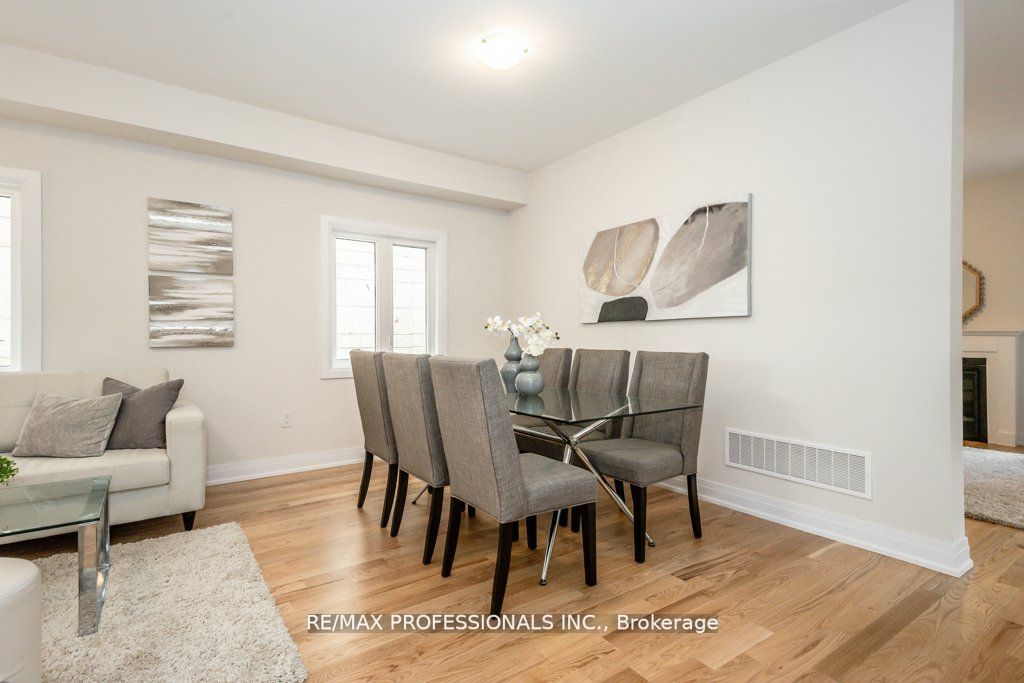 465 Adelaide St Property Photo 7