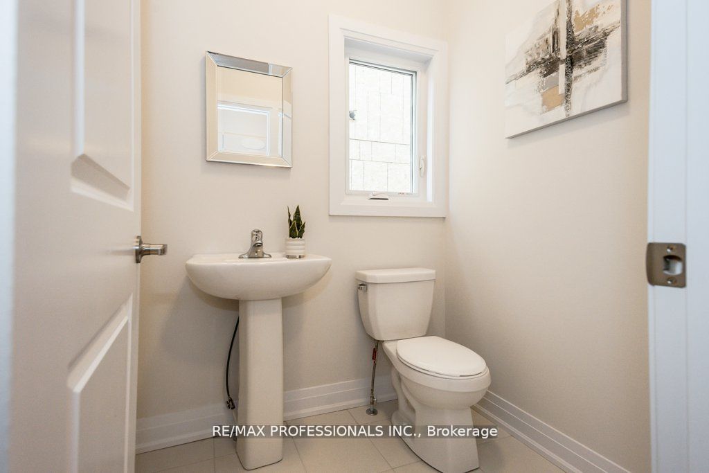 465 Adelaide St Property Photo 8