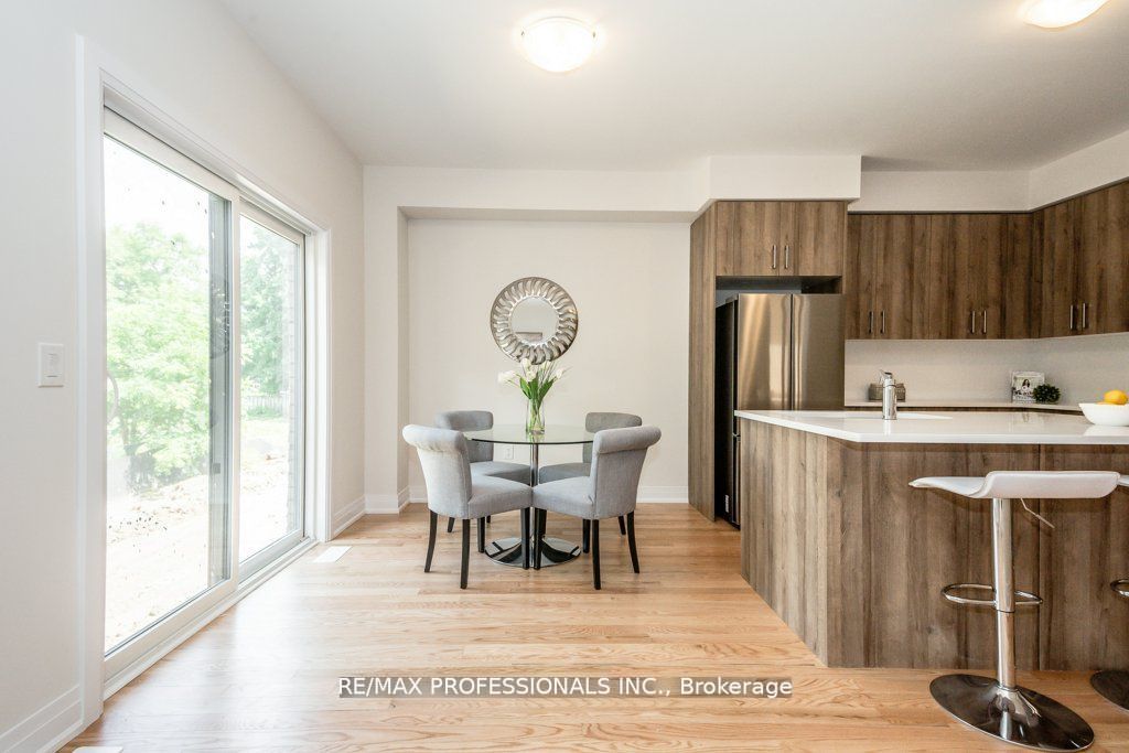 465 Adelaide St Property Photo 11