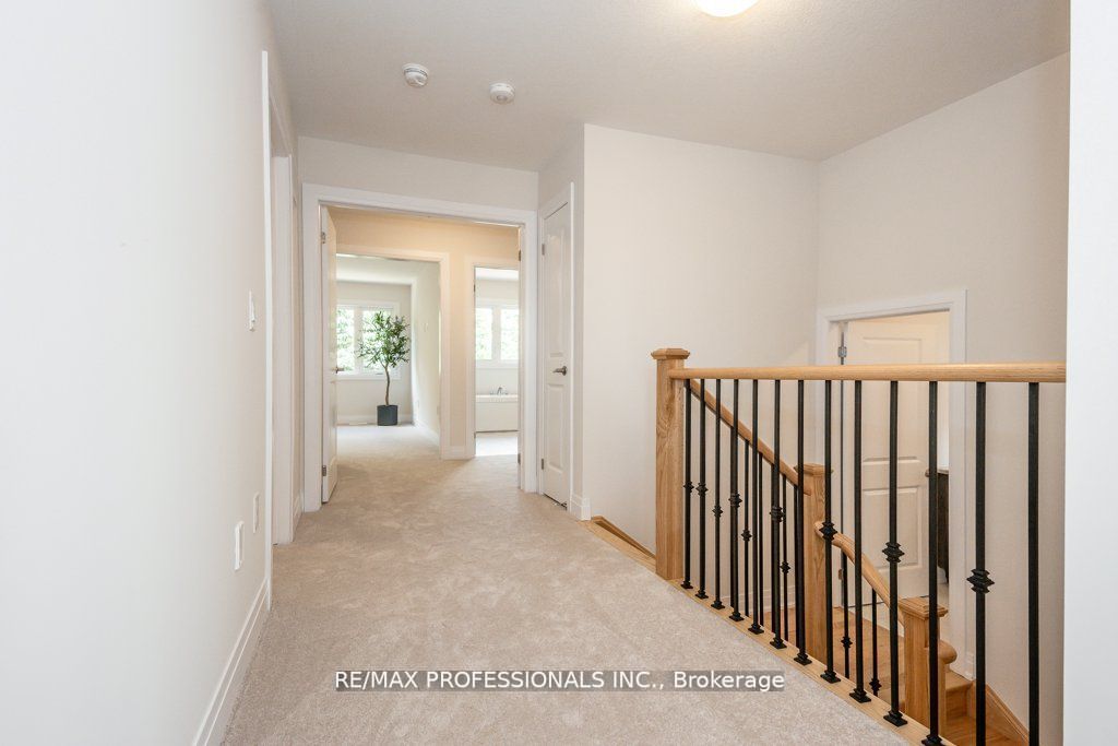 465 Adelaide St Property Photo 18