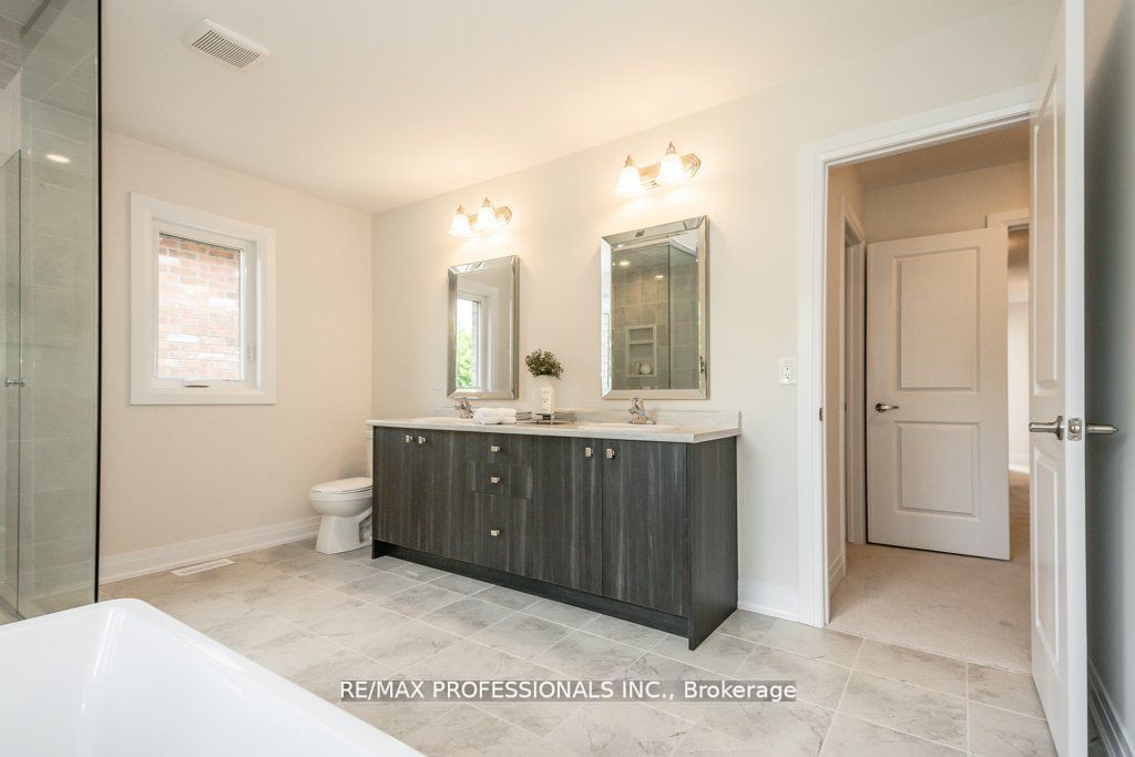 465 Adelaide St Property Photo 23