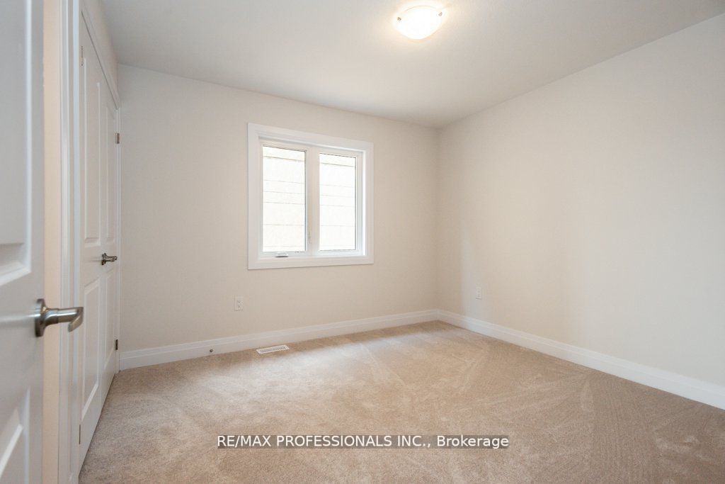 465 Adelaide St Property Photo 26