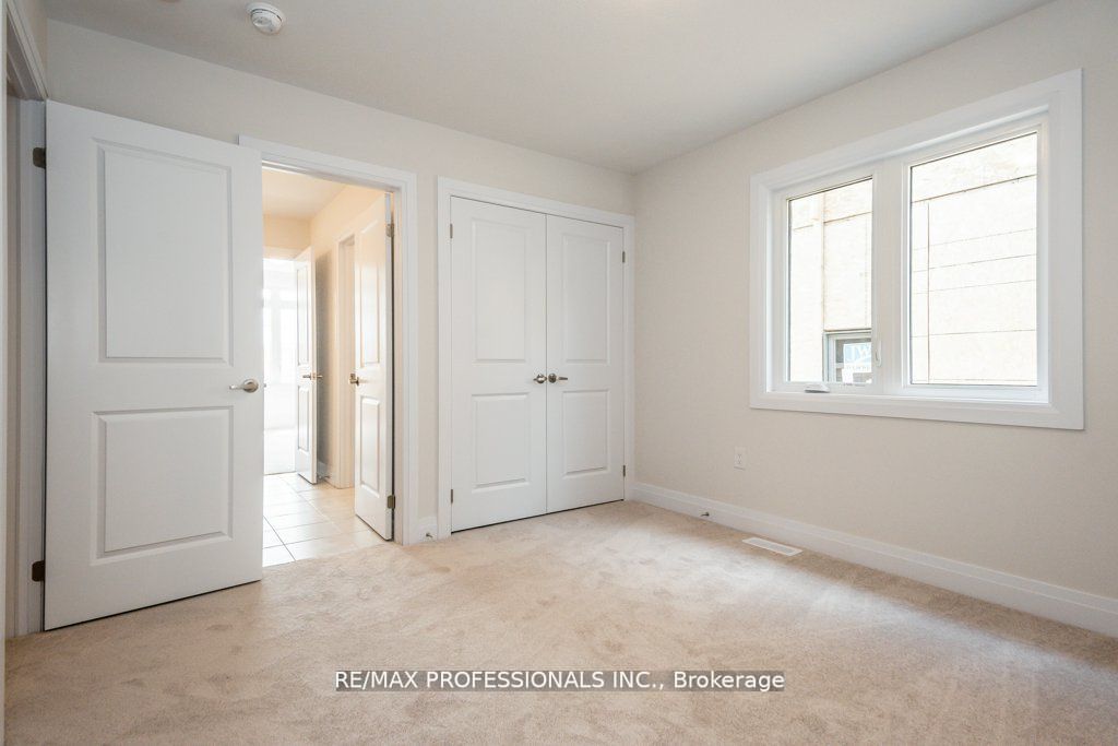 465 Adelaide St Property Photo 27
