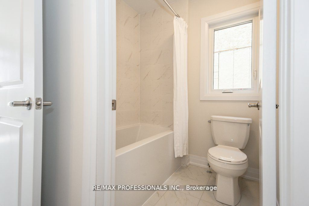 465 Adelaide St Property Photo 29