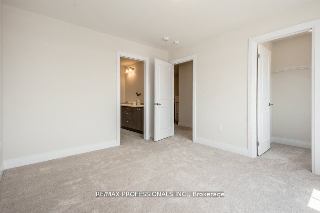 465 Adelaide St Property Photo 30