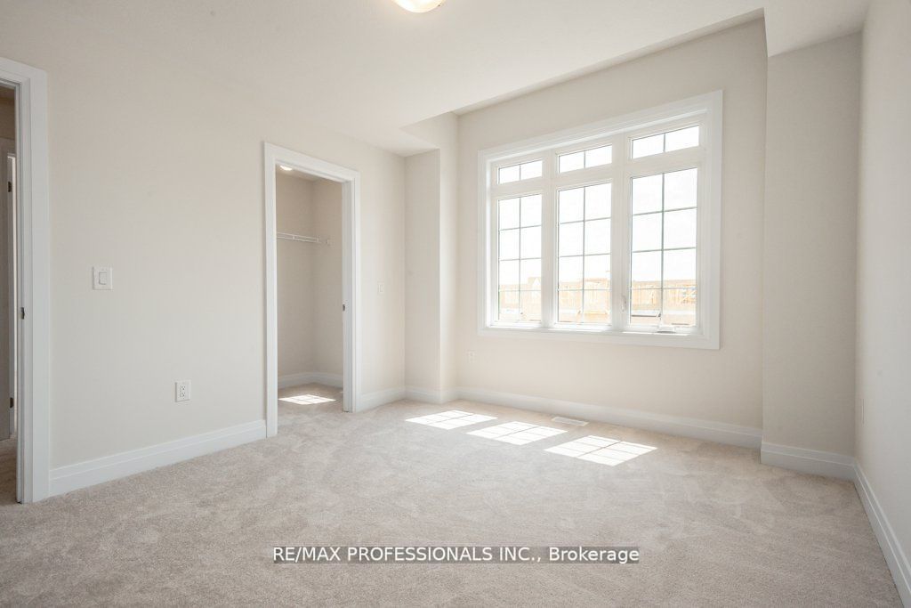 465 Adelaide St Property Photo 31