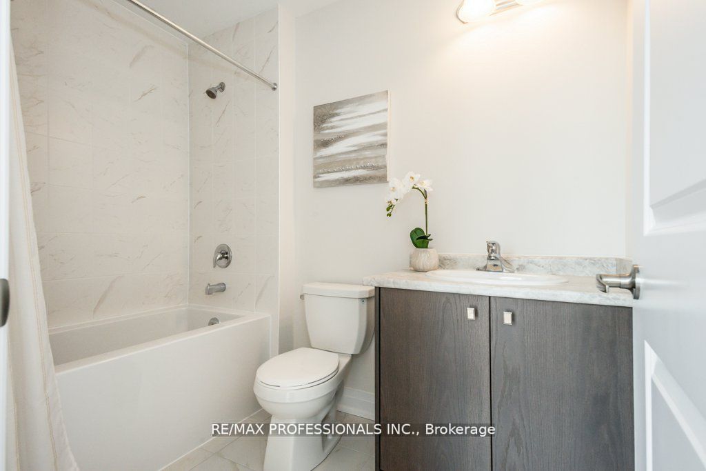 465 Adelaide St Property Photo 34