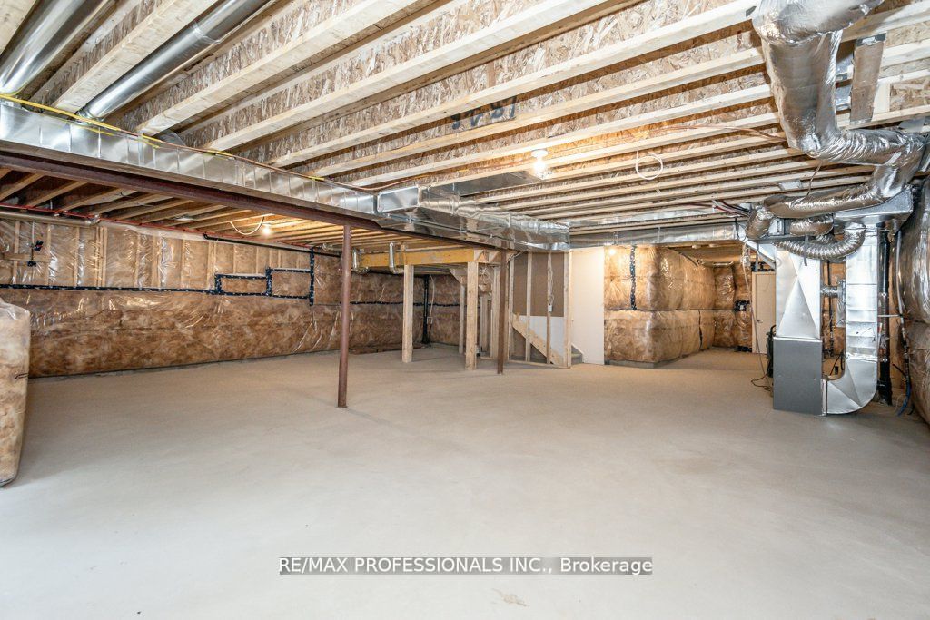 465 Adelaide St Property Photo 35